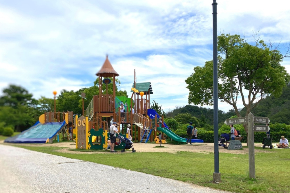 自然たっぷり遊具充実!子どもと楽しめる岡山県の公園10選